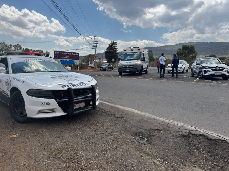 Dos heridos leves deja choque en la Morelia – Quiroga