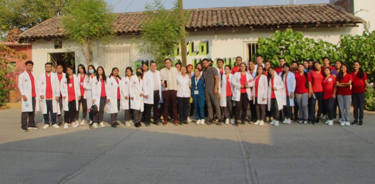 Acerca SSM servicios médicos a personas de la tercera edad en Huetamo