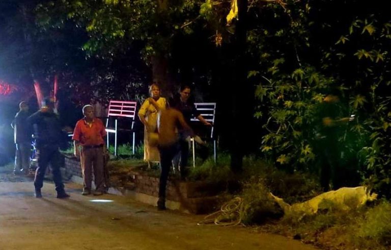 Sujeto muere ahogado al caer a canal de aguas negras, en Uruapan