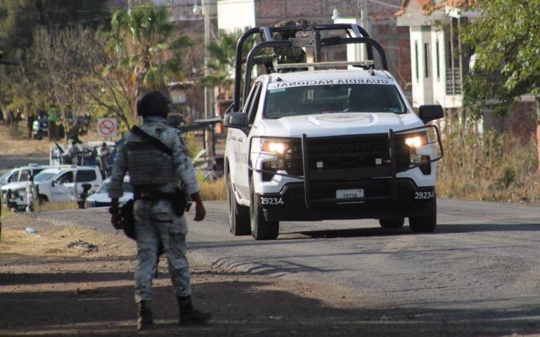 Criminales se enfrentan contra soldados en Tangamandapio; hay un agresor abatido