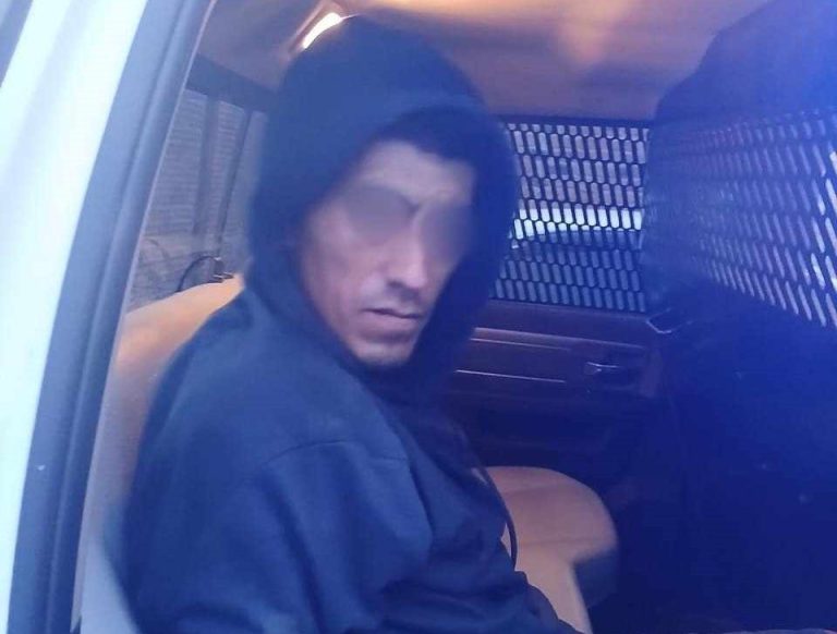 Taxista sufre asalto; el presunto delincuente fue detenido