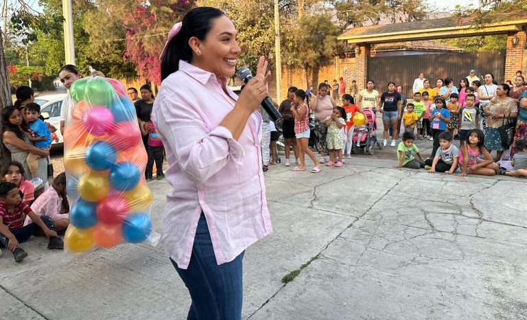 Continúa Adriana Campos celebrando a niños de Jacona