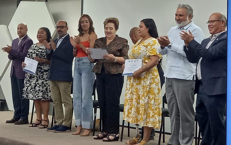 Apoyarán económicamente a 362 morelianos para que continúen sus estudios