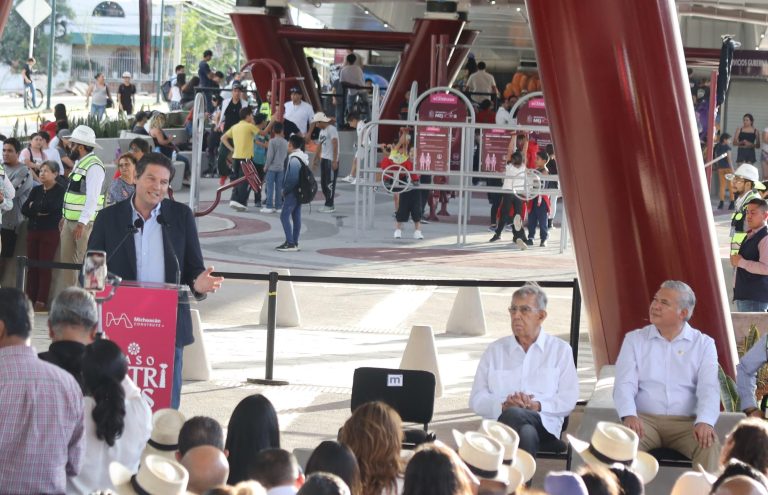 Celebra Alfonso Martínez construcción del Paso Catrinas en Villas del Pedregal