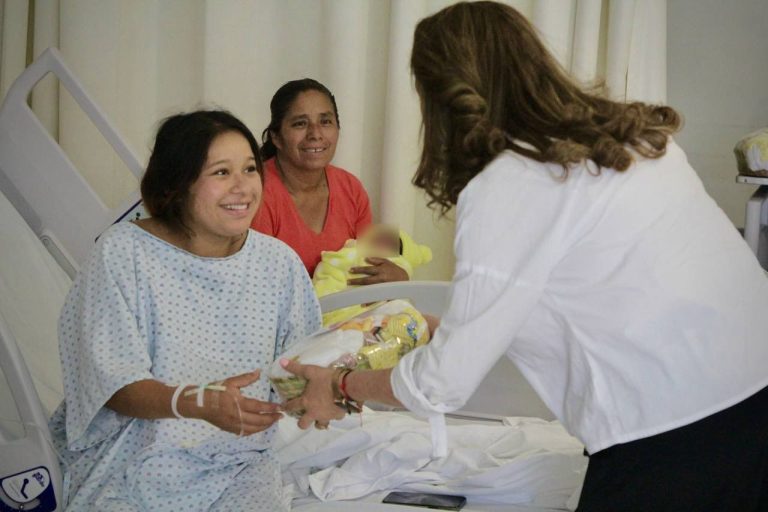 Celebra DIF Morelia a la maternidad con la entrega de más de 100 canastillas en hospitales