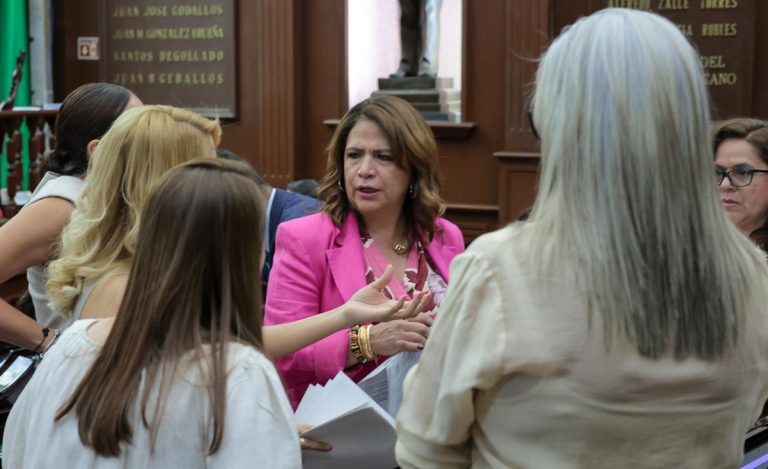 Pide Alanís a Morón que abandone maniobras contra paridad y enfrente al magisterio