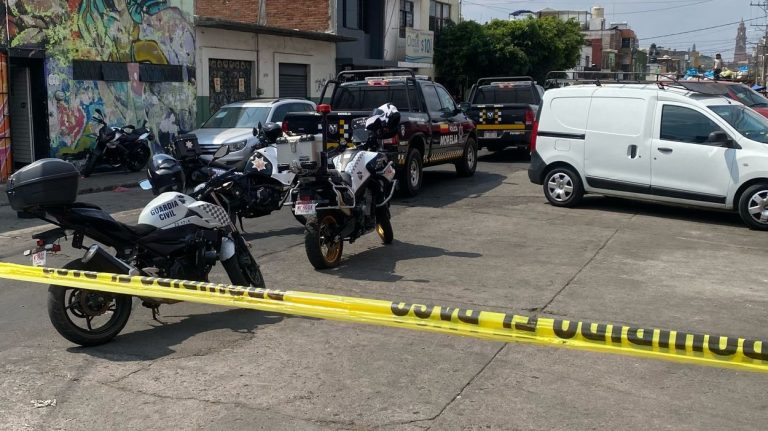 Atentado a balazos afuera del Mercado de «El Audi» deja un muerto y una mujer herida