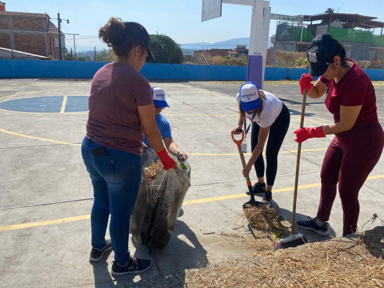Se suman vecinos a la jornada de limpieza en nororiente de Morelia