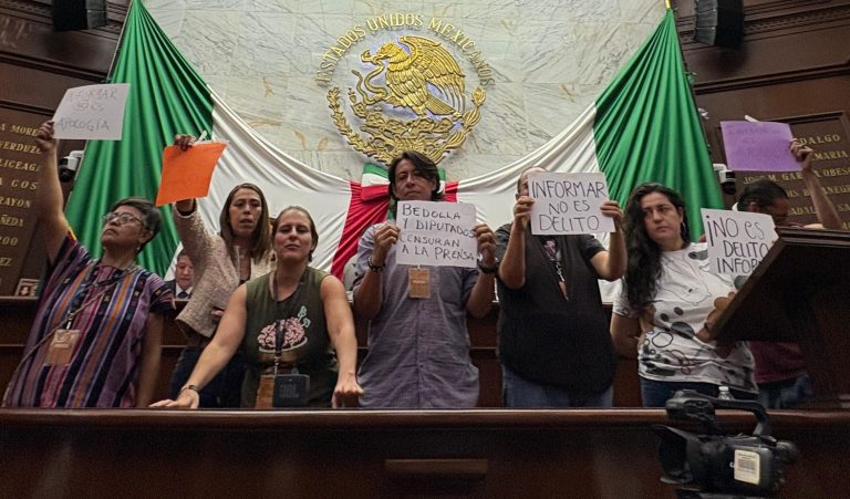 Medios protestan, pero aprueban ley de apología del delito con excepción para periodistas