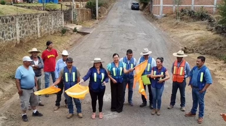 Arranca Gobierno de Quiroga obra de rehabilitación del acceso a Caríngaro