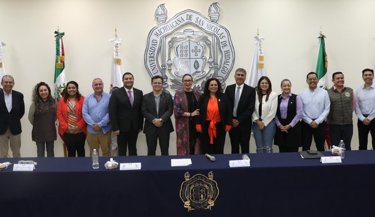 Red Juntos por Michoacán recibe donación de Fuente Digital Braille Espejo en beneficio del estudiantado