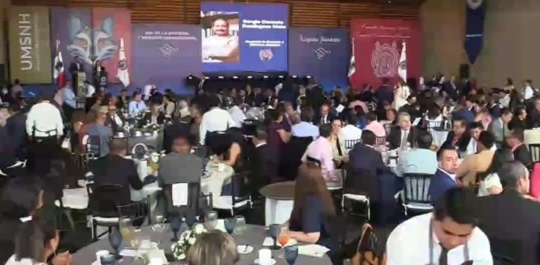 Dejan fuera a dirigencia de SPUM del desayuno del 15 de mayo