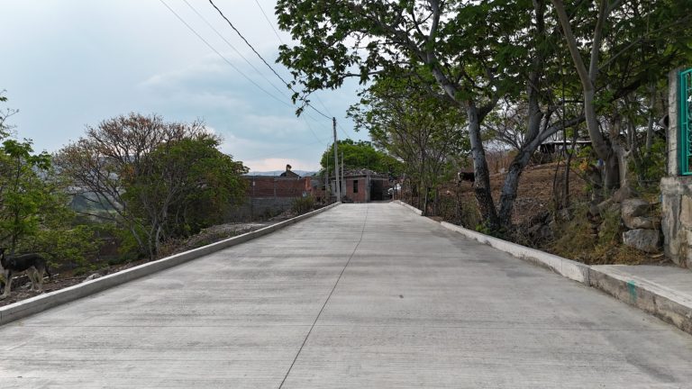 Inauguran pavimentación de la calle Cristo Rey, en el Barrio La Cruz de Tarímbaro