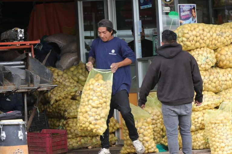 Reconoce Bedolla al Mercado de Abastos por 45 años de ser un centro económico para Morelia