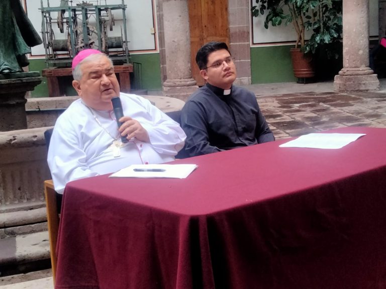 “El gobernador está en mi contra y yo ni lo critico”: Arzobispo de Morelia