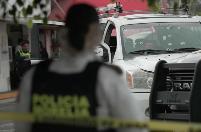 Balean a pareja en Morelia