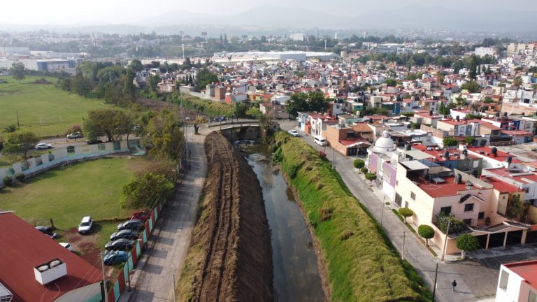 Alcalde supervisa trabajos de desazolve en dren Arroyo de Tierras