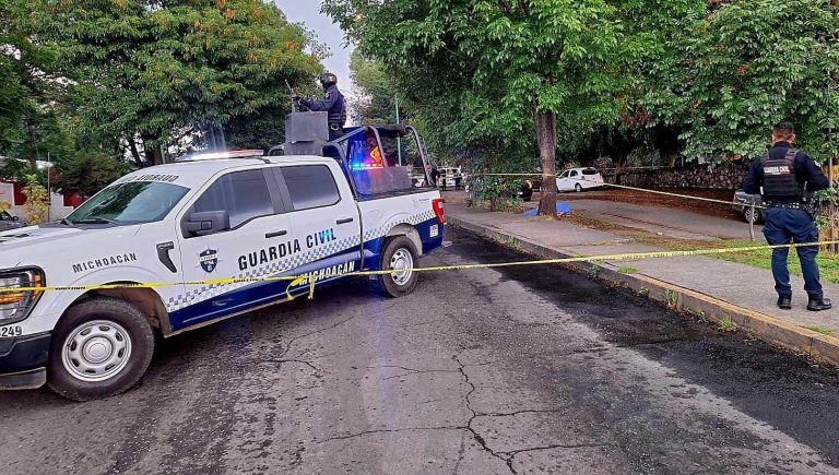 Ejecutan a un hombre en la vía pública de la colonia La Quinta, de Uruapan