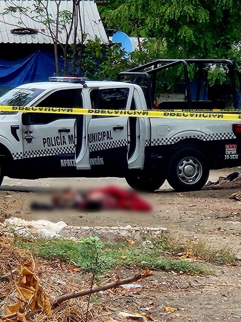 Torturado y encobijado abandonan cadáver en Apatzingán 
