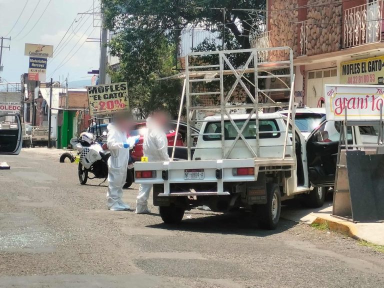 Asaltantes balean a conductor de camioneta pollera y lo despojan de fuerte suma de dinero, en Morelia 