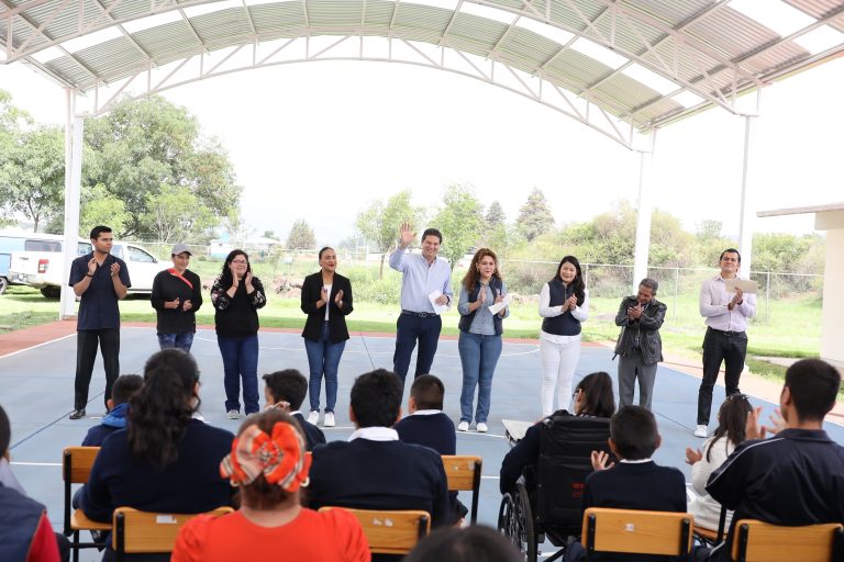 Inaugura alcalde techumbre en CAM de Tacícuaro
