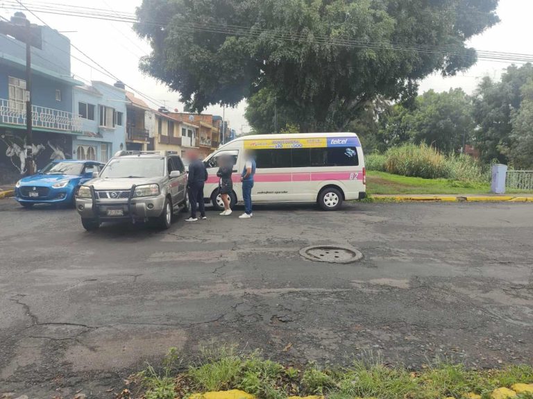 Accidentes vehiculares en diferentes puntos de Morelia dejan 2 lesionados y varios daños materiales 