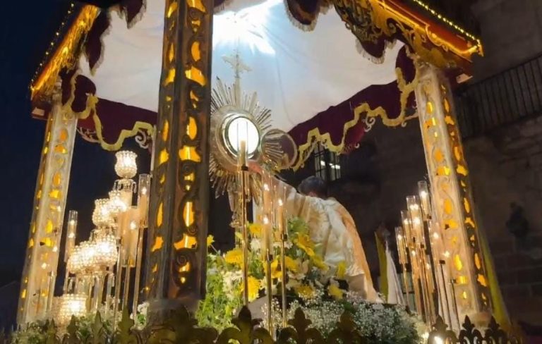 Exalta arzobispo llamado de paz en concelebración eucarística del cuerpo de Cristo