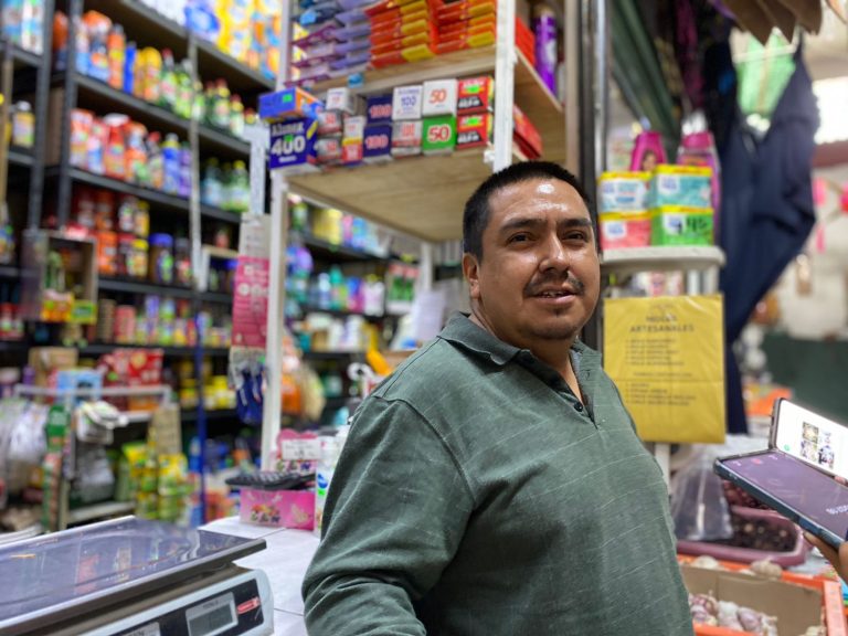 Vivir del mercado ya no alcanza: locatarios piden a la gente volver a San Juan