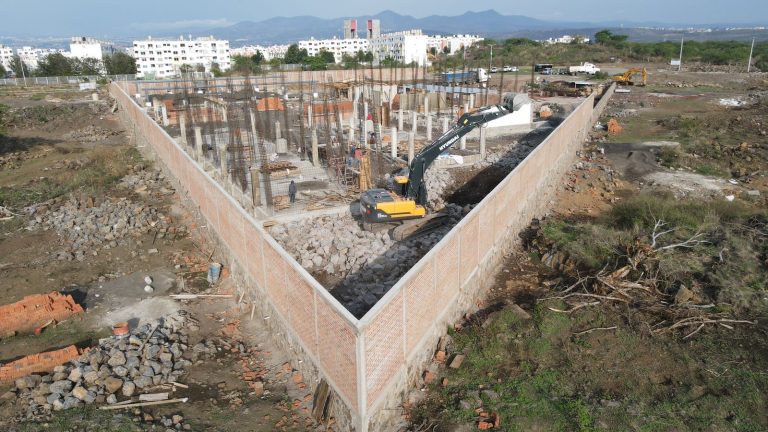 Construcción de secundaria en Villas del Pedregal con 60 % de avance
