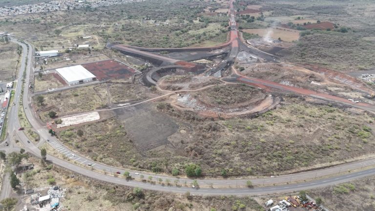 En construcción 6 distribuidores viales en Michoacán 