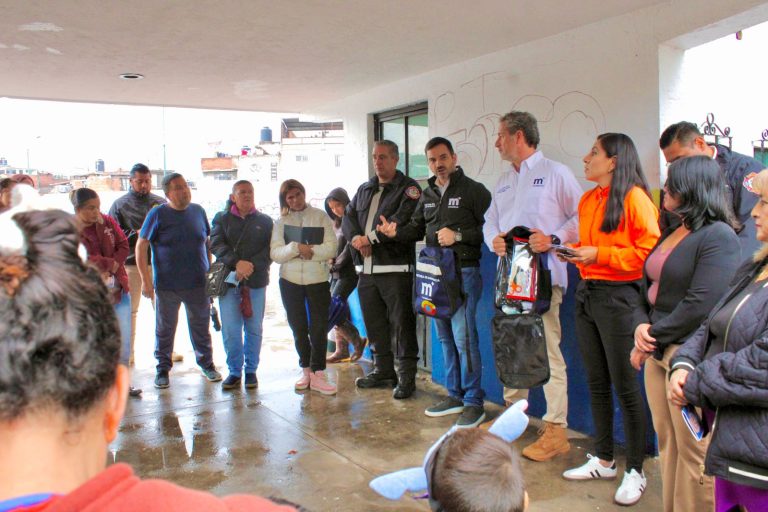 Entrega Yankel Benítez Mochilas de Emergencia a vecinos de Morelia