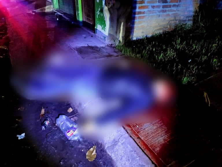 Hombre muere tras agresión armada en la colonia Los Girasoles, de Apatzingán