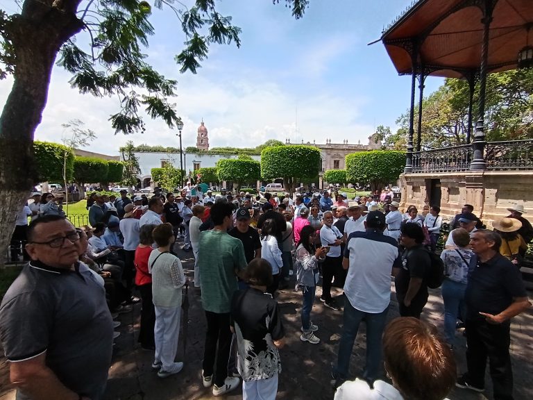 Ciudadanos protestan en el Centro Histórico ante polémica jornada electoral