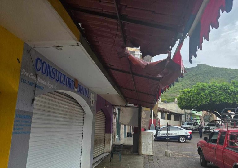 Lanzan explosivo desde dron en el centro de Benito Juárez; hay daños en la techumbre de un comercio