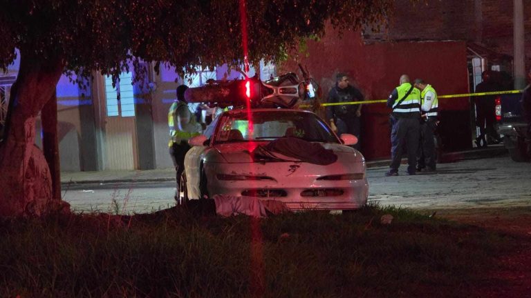 Motociclista muere tras chocar contra un auto estacionado, en Zamora