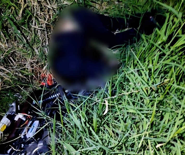 Motociclista se sale del camino y muere, en Jacona