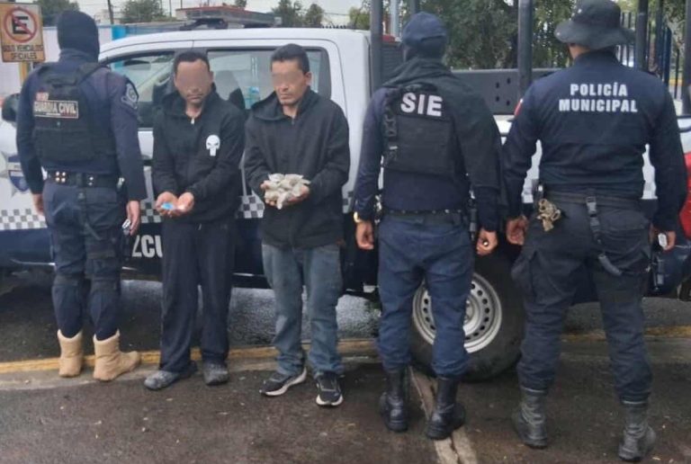 Policías de Pátzcuaro detienen a tres sujetos en posesión de drogas