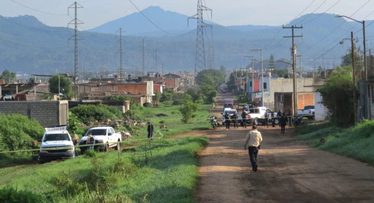 Abandonan a un hombre ejecutado y encobijado en la colonia Valle Dorado