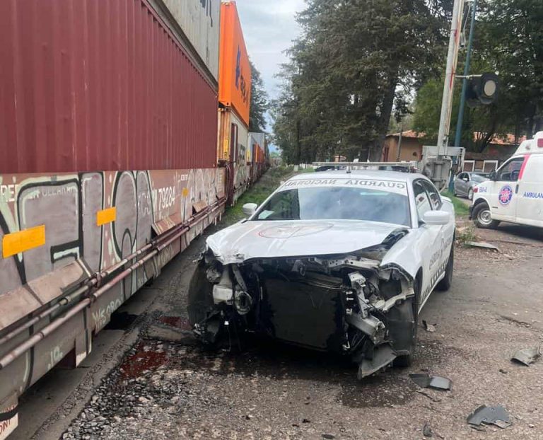Se registra choque de patrulla de la Guarda Nacional y el tren, en Pátzcuaro