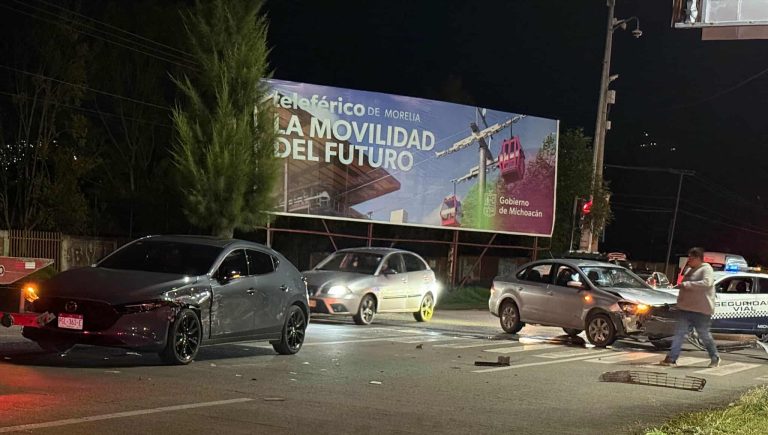 Se registra choque entre dos autos en el Libramiento Poniente de Morelia