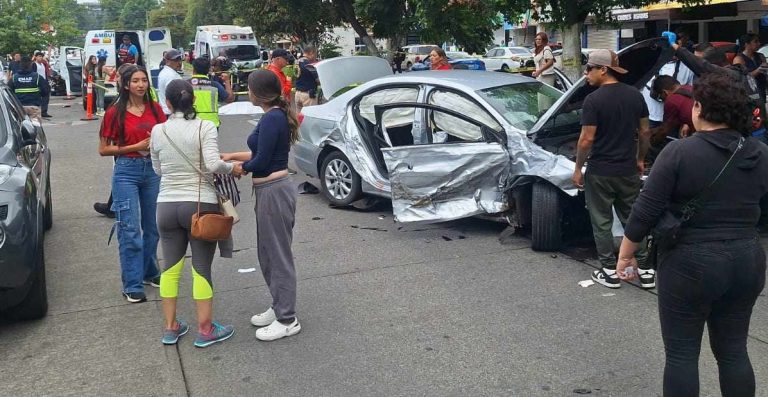Un adolescente muerto y tres jóvenes heridas saldo de brutal accidente, en Uruapan