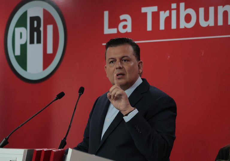 Guillermo Valencia explota contra Alfonso Martínez