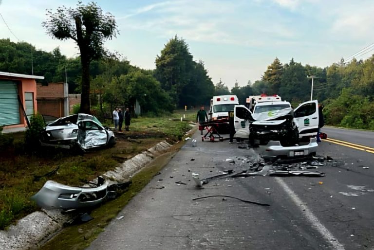 Un muerto y 4 heridos, tras choque de camioneta contra auto, en la Uruapan-Paracho