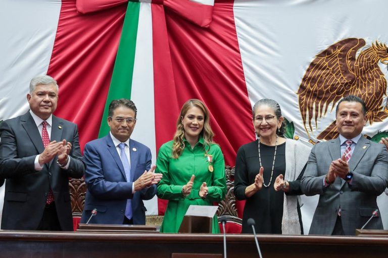 Congreso entrega la Presea Melchor Ocampo al Colegio de Notarios; resaltan su labor más allá del escritorio
