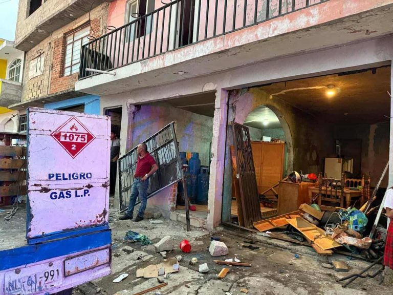 Estallido por fuga de gas deja un herido en domicilio de Zitácuaro