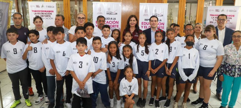 Abandera SEE a delegación estudiantil rumbo a torneo nacional de futbol