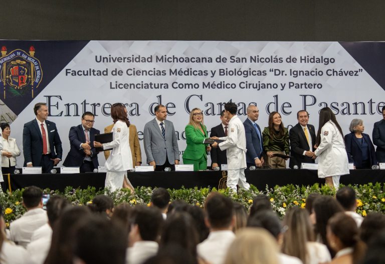 Exhortan a egresados de Medicina a no demeritar ningún lugar de Michoacán para realizar servicio social
