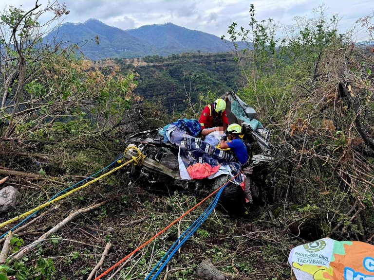 Trágico accidente entre camión torton y otro vehículo deja 3 muertos y 1 herido en Tacámbaro