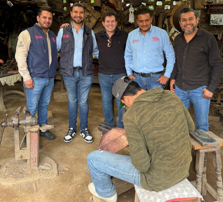 Visita actor el Pueblo Mágico de Santa Clara del Cobre
