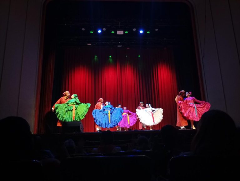Ballet Folklórico de Morelia, pone a bailar a Colombia
